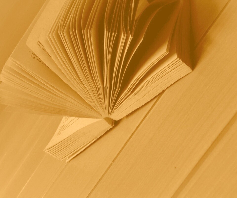 Раскрытая книга обои