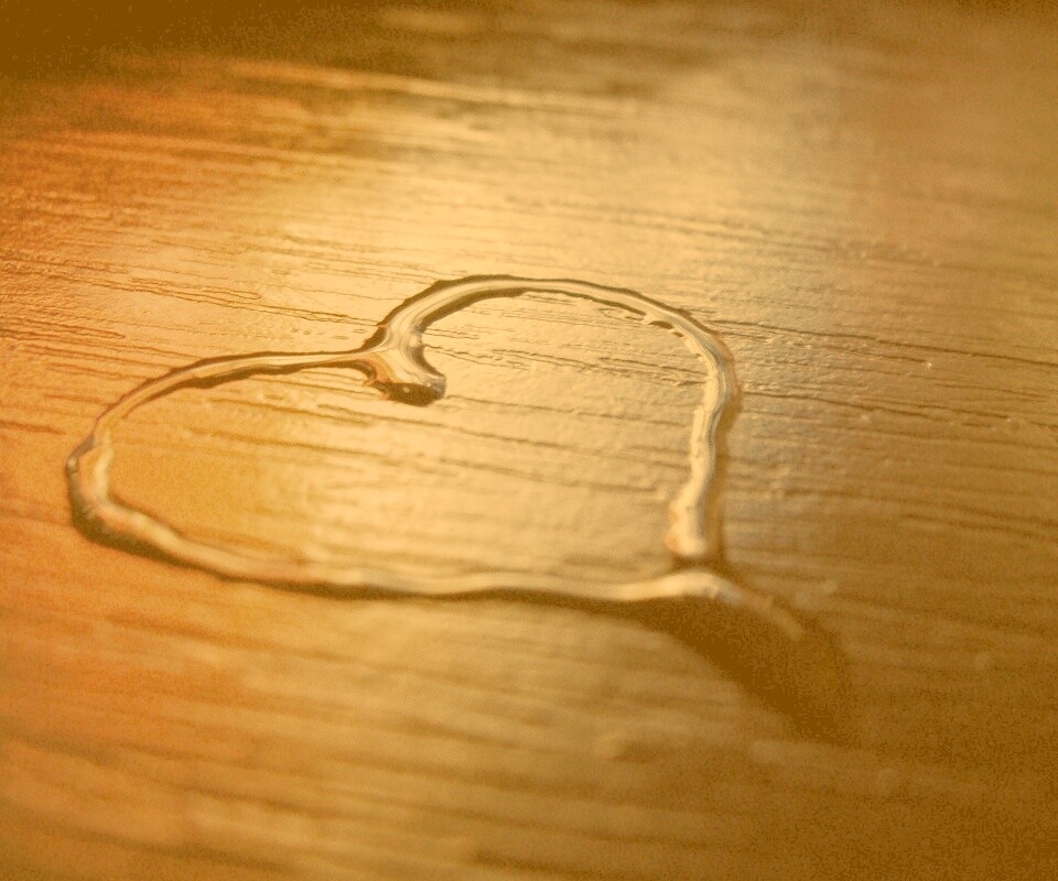 Сердечко из воды обои