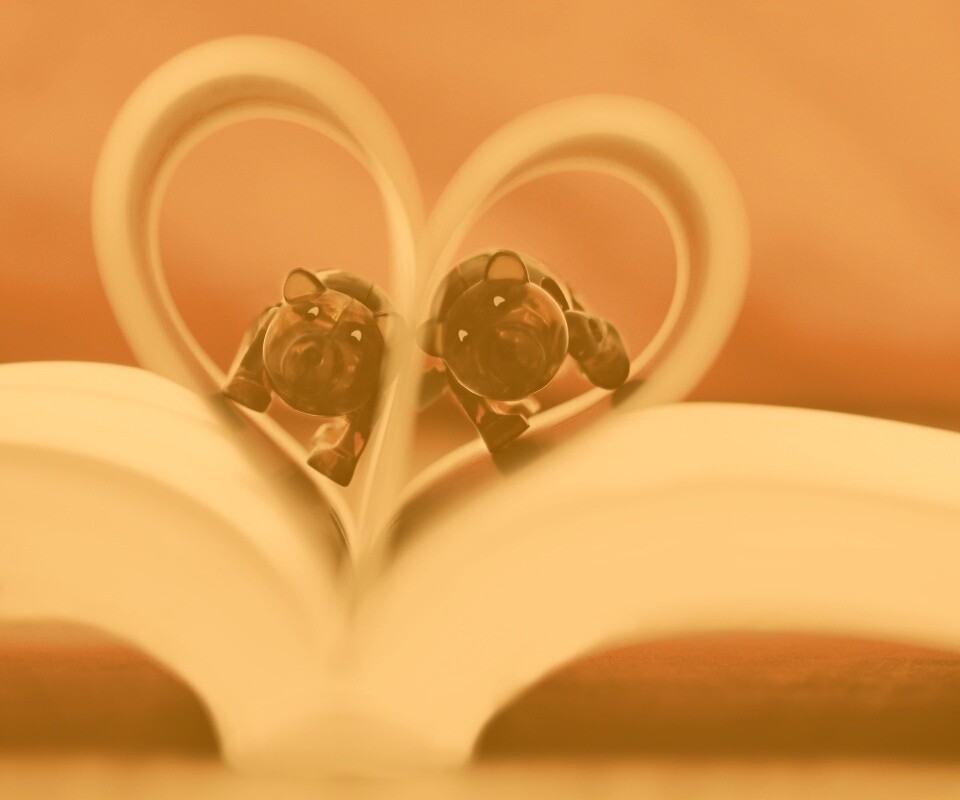 Фигурки мишек в книге обои