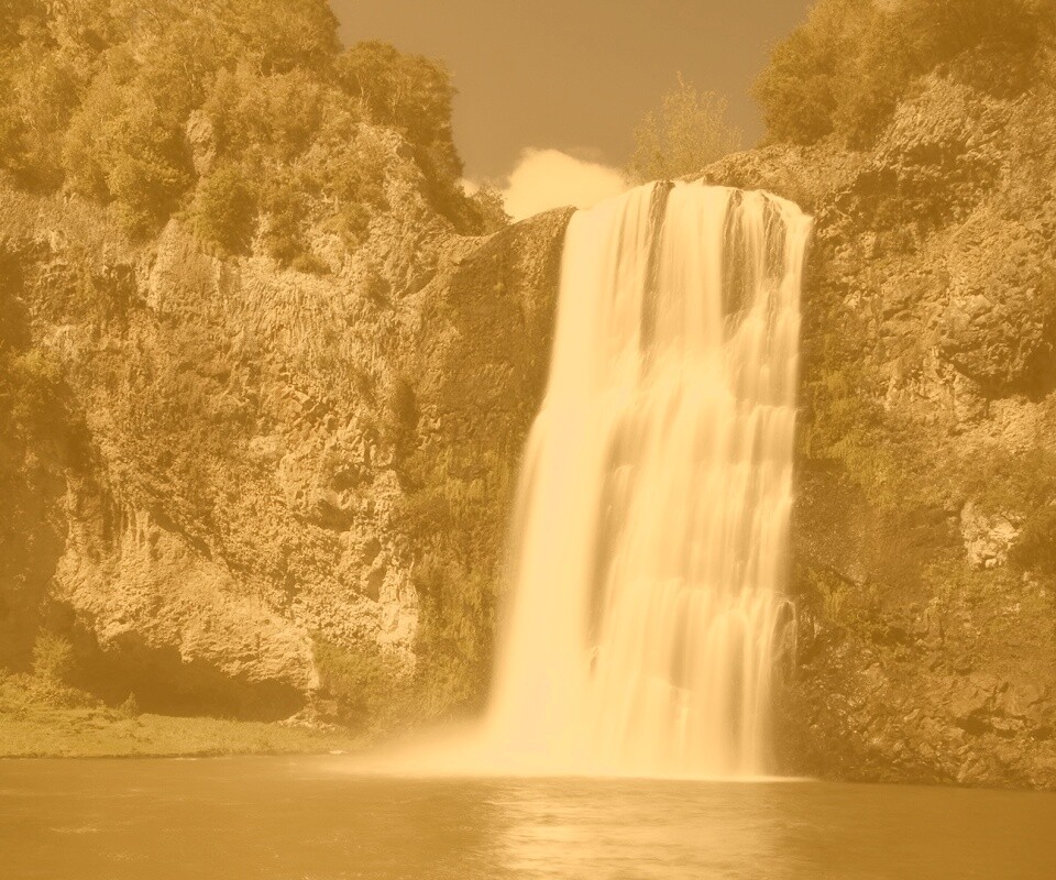 Скалистый водопад обои