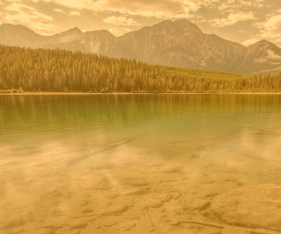 Зеленое озеро обои