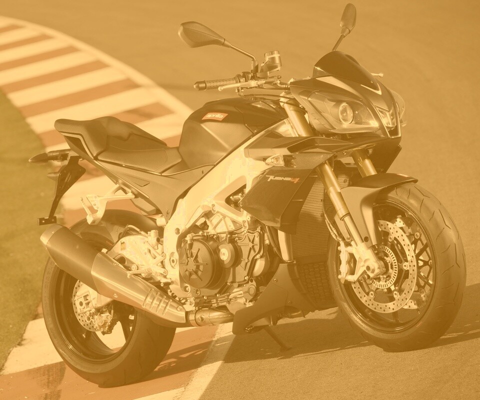 Спортивный мотоцикл Априлия на треке  обои