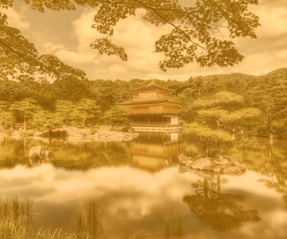 Японский домик на берегу озера обои