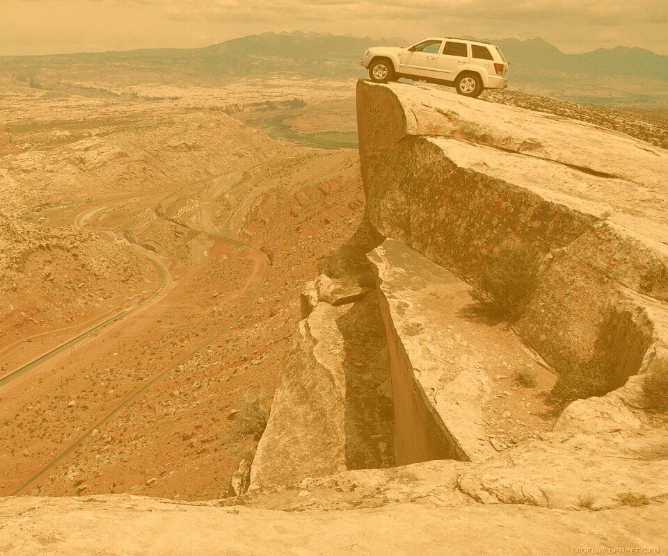 Внедорожник в горах обои