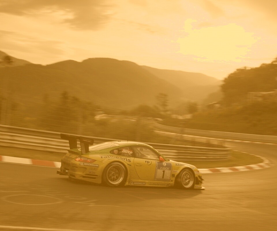 Гоночная трасса в горах и Порше обои