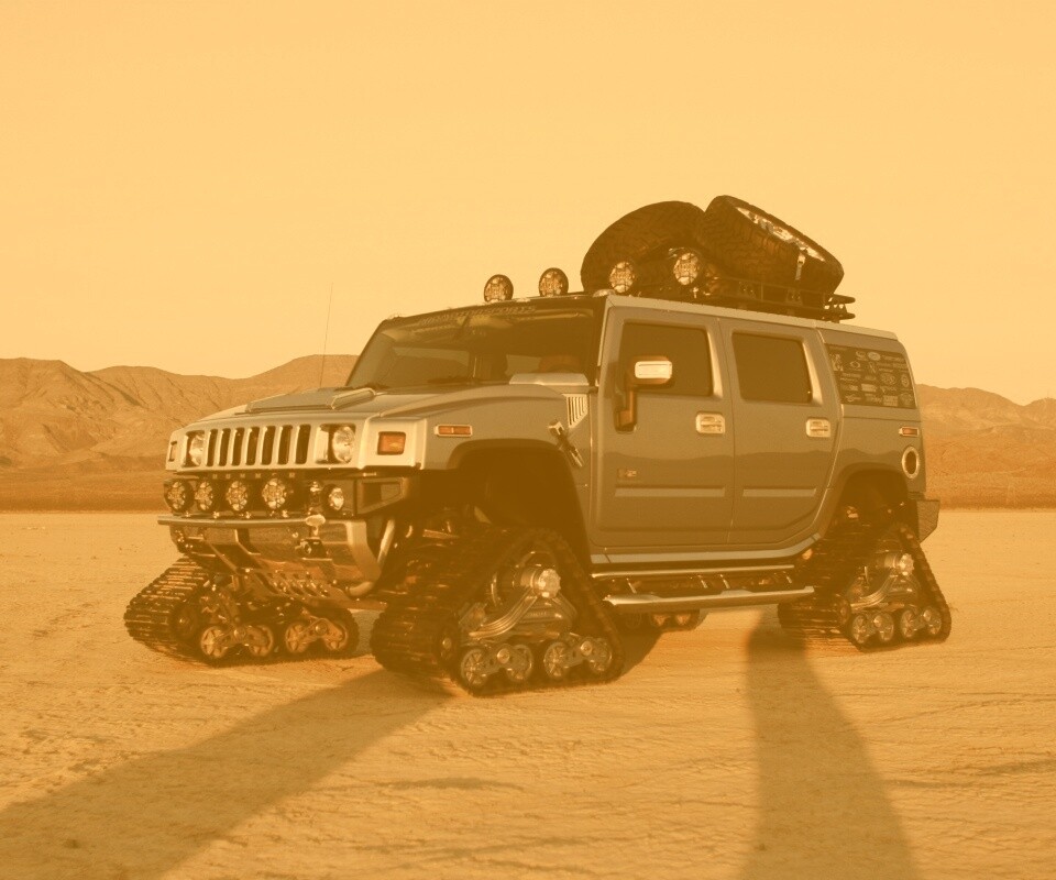 Hammer на гусеницах обои