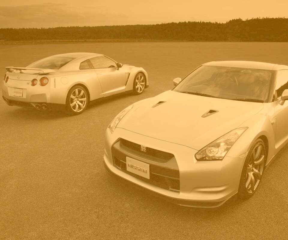 Nissan с двух ракурсов обои