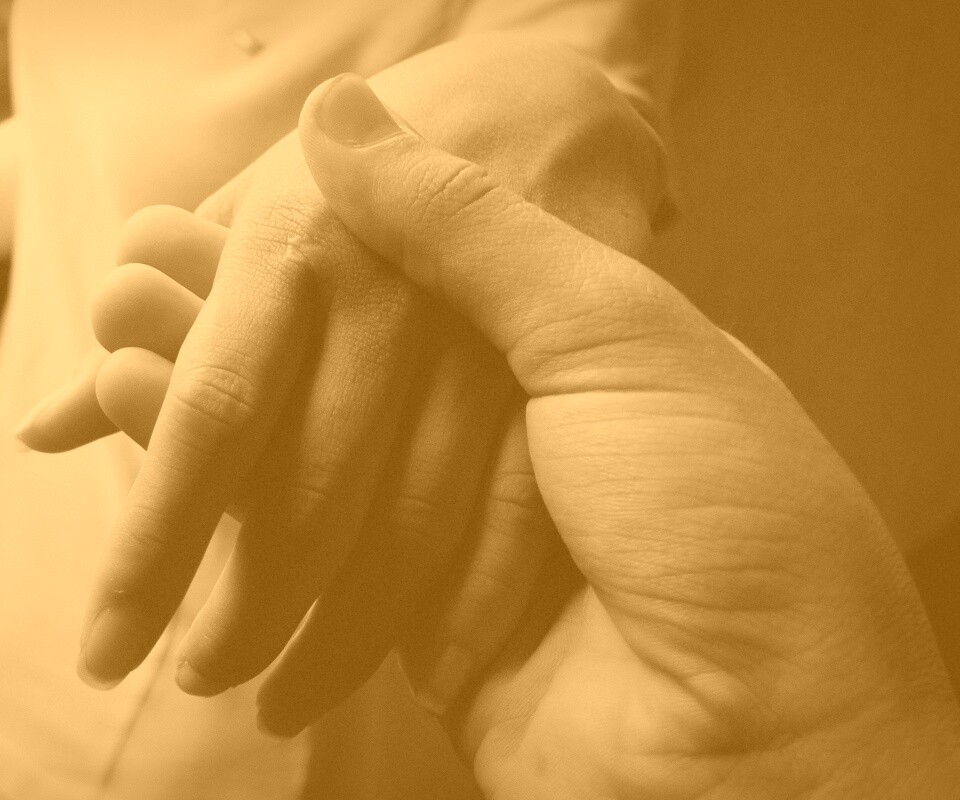 Прикосновение рук обои
