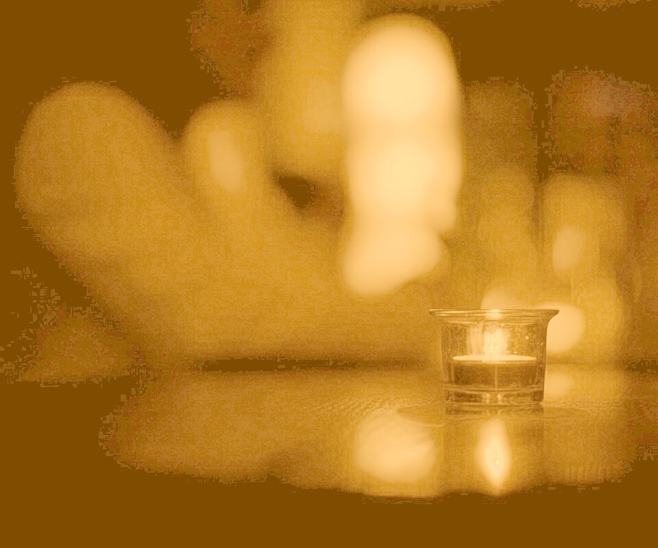 Свеча во тьме обои