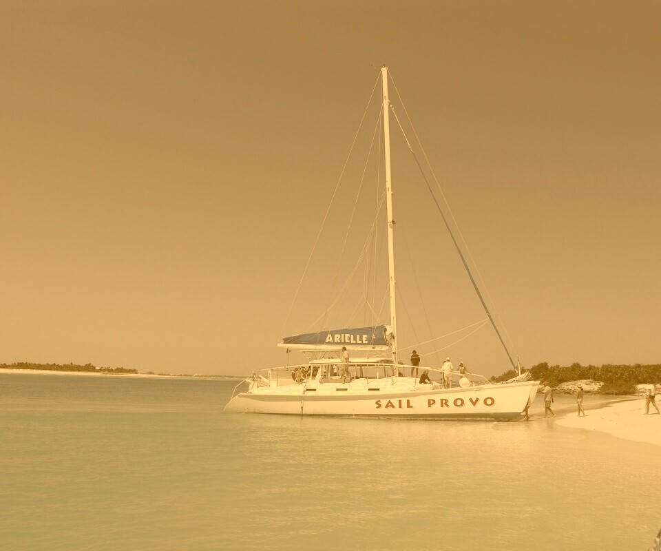 Яхта в голубой лагуне обои