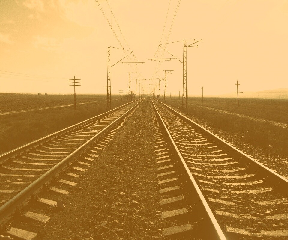 Железная дорога уходит вдаль обои