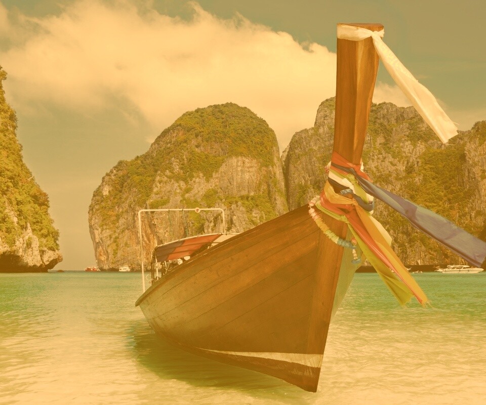 Лодка в райских водах обои