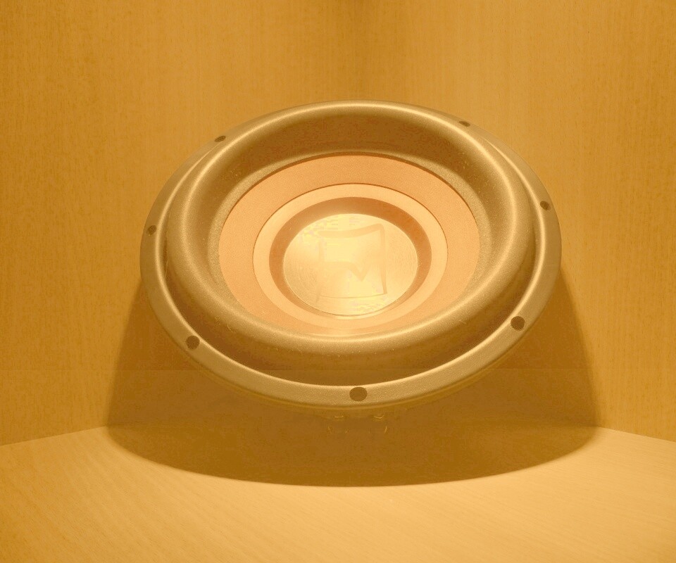 Сабвуфер в углу обои