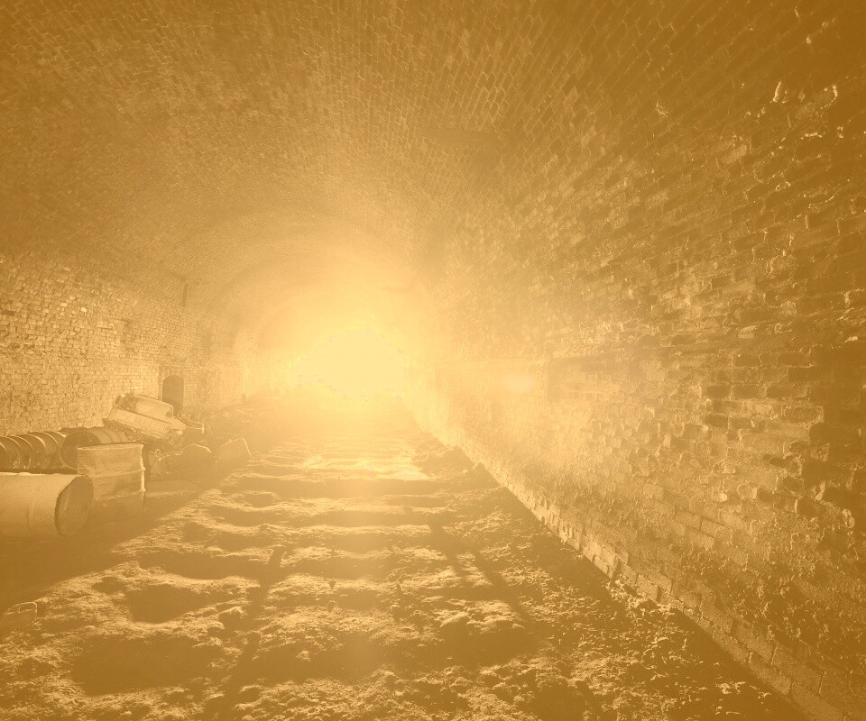 Захламленный тоннель обои