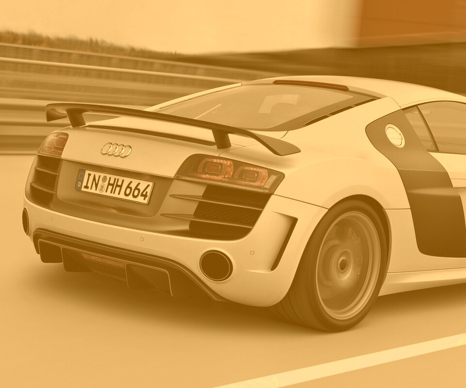 Audi R8 на скоростной трассе обои