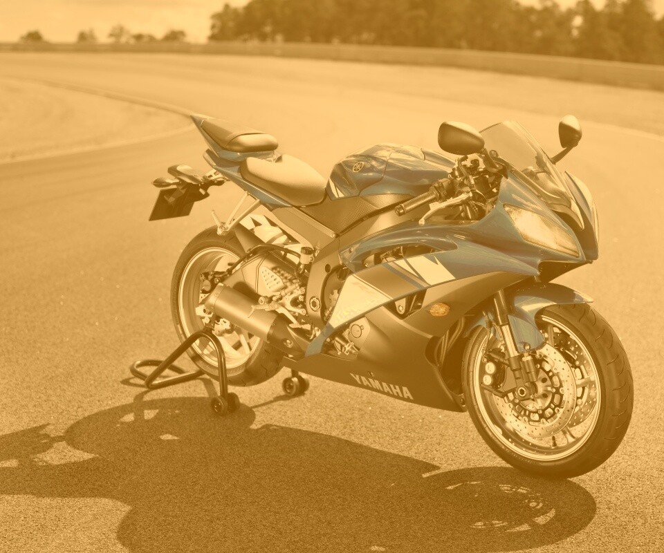 Мотоцикл Ямаха с блокиратором заднего колеса обои