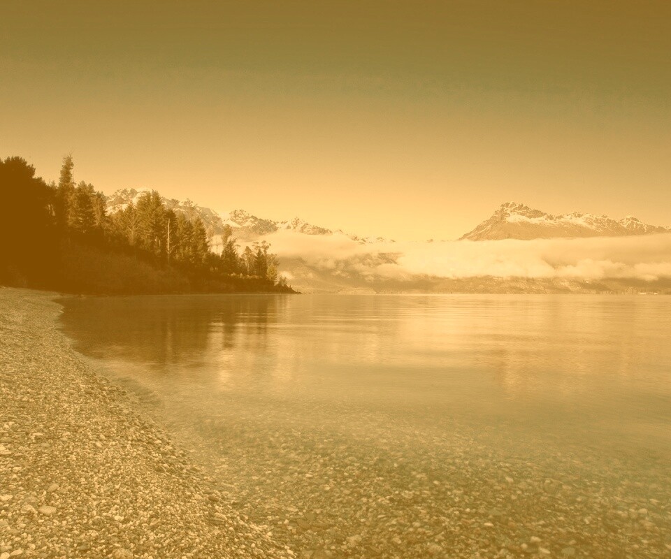 Озеро в предгорье обои