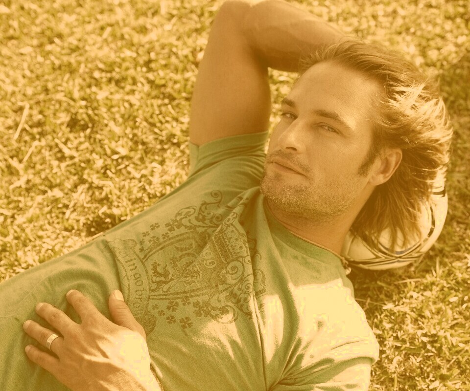 Джош Холлоуэй с мячом обои