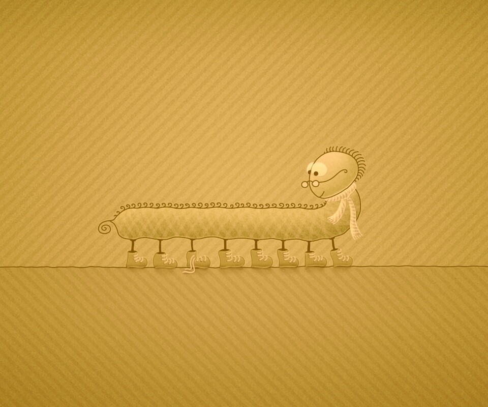 Гусеница в ботинках обои