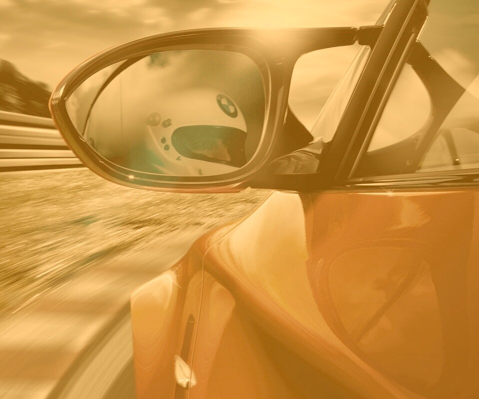 Отражение в боковом зеркале BMW M1 обои