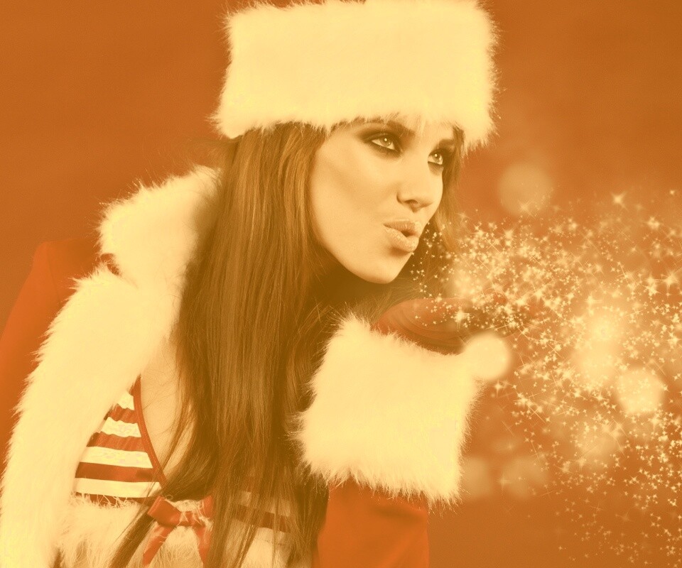 Снегурочка дует на снежинки обои