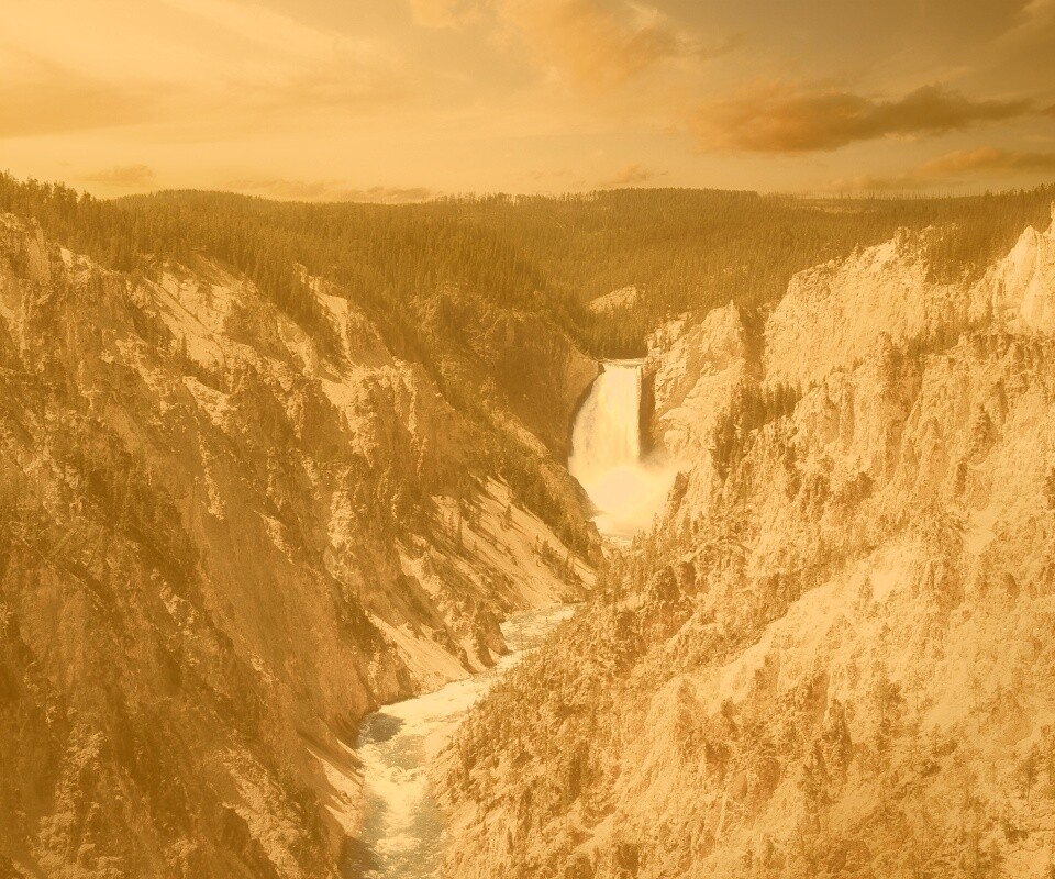 Водопад в скалистой местности обои