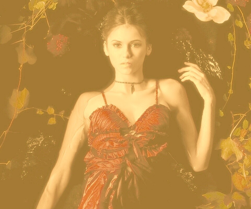 Женщина в красном платье обои