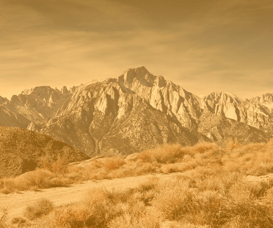 Горы у пустыни обои