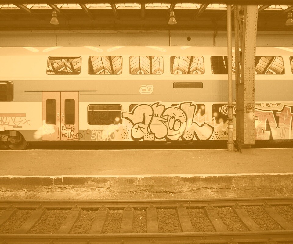 Изрисованный вагон метро обои