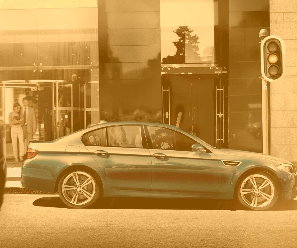 BMW F10 на светофоре обои