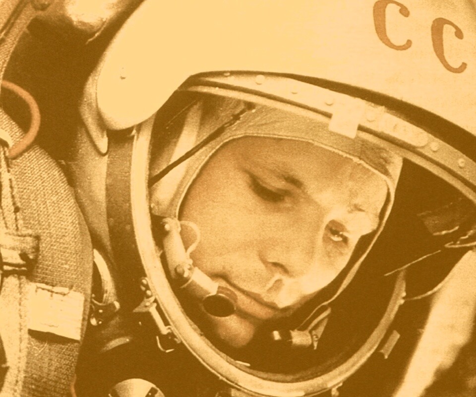 Юрий Гагарин в скафандре обои