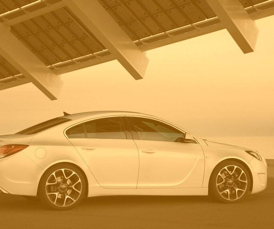 Белый седан под крышей обои