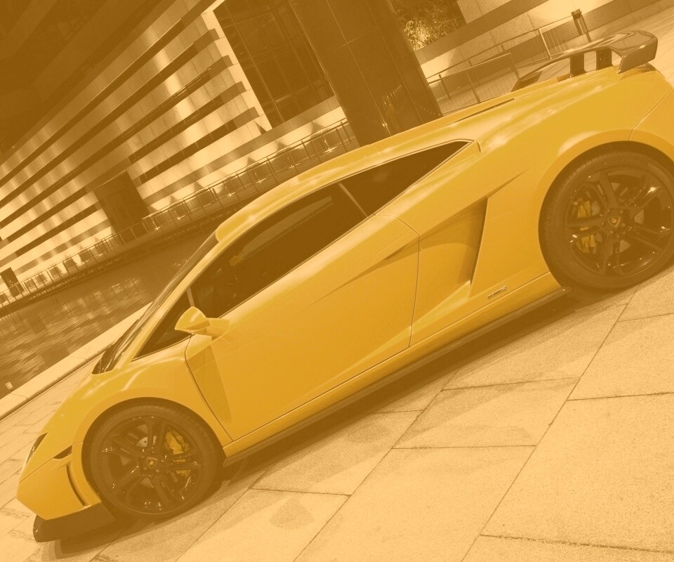 Желтая ламборджини в автосалоне обои
