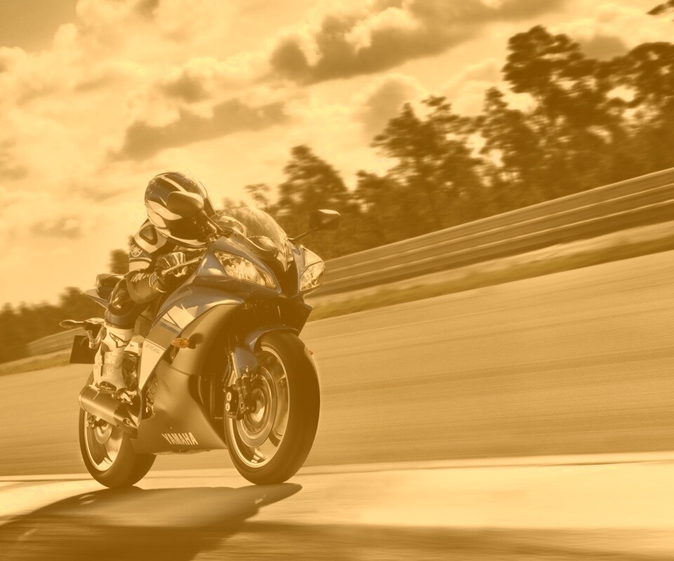 Мотоциклист на треке обои