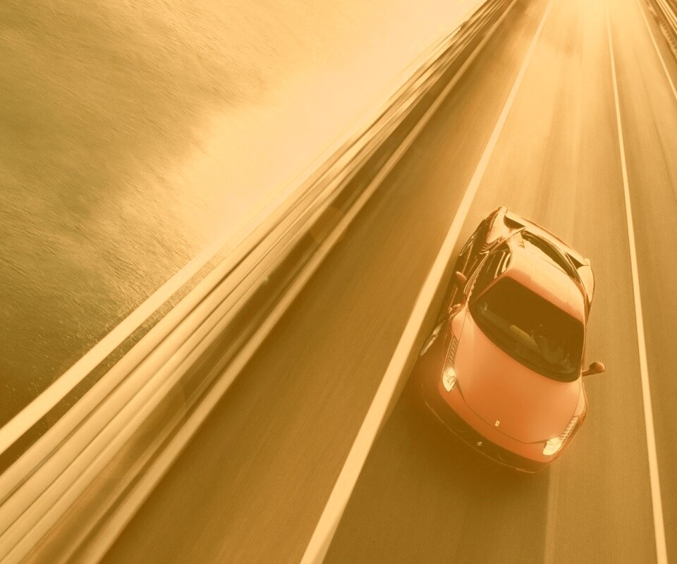 Суперкар на трассе обои