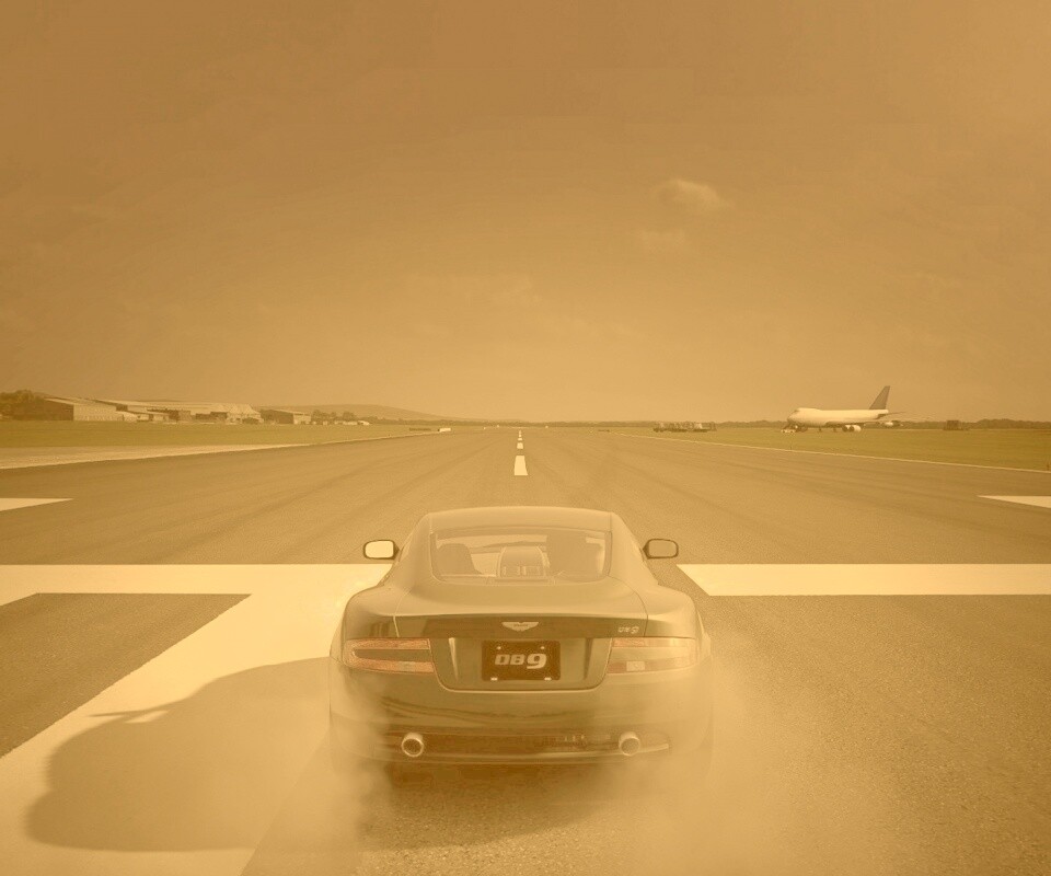 Aston на взлетной полосе обои