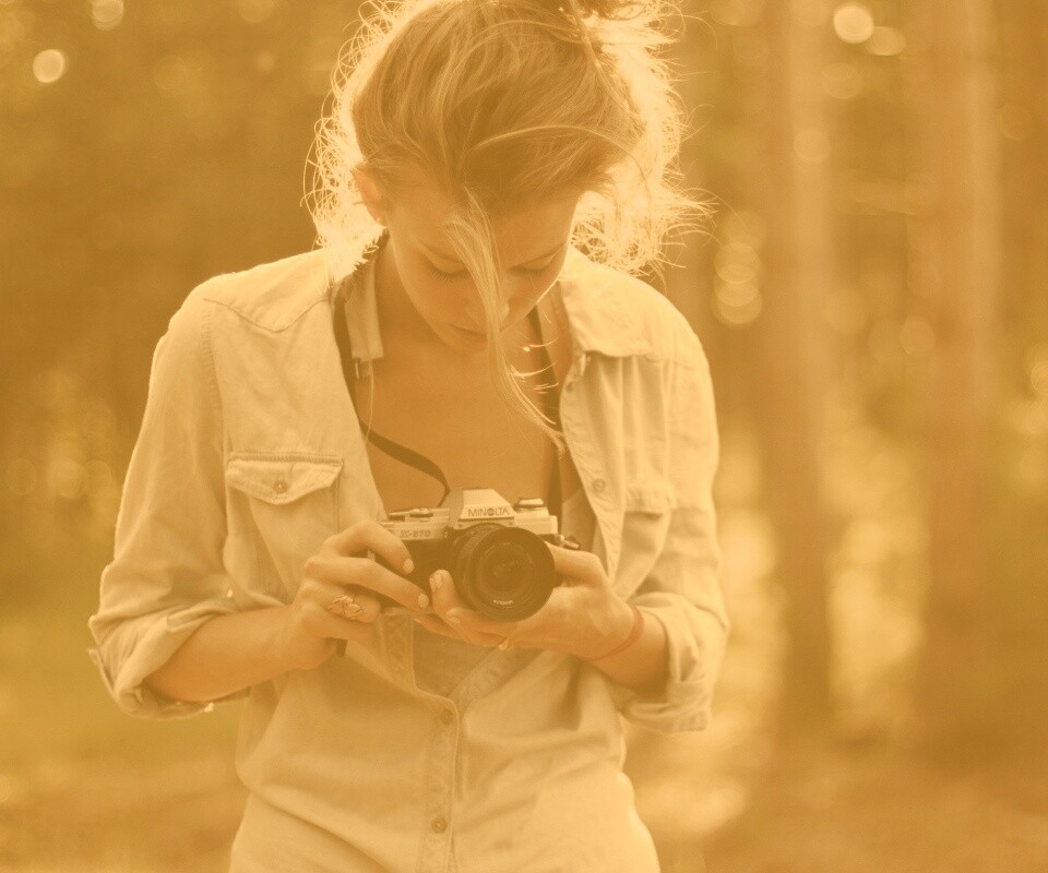 Девушка-фотограф обои