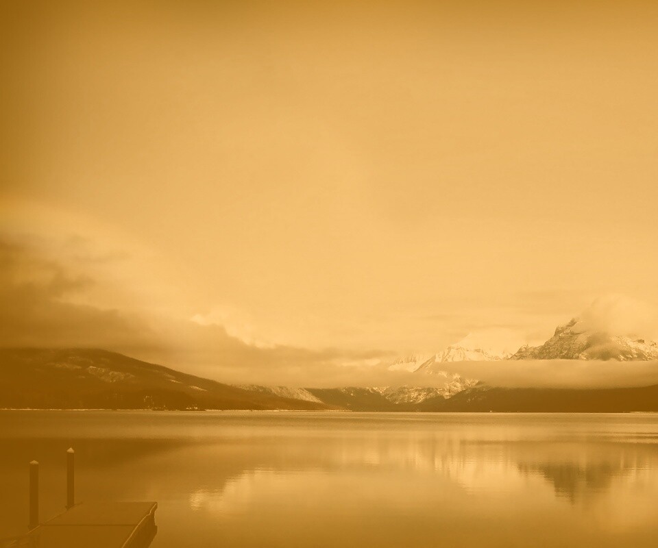 Спокойное горное озеро обои