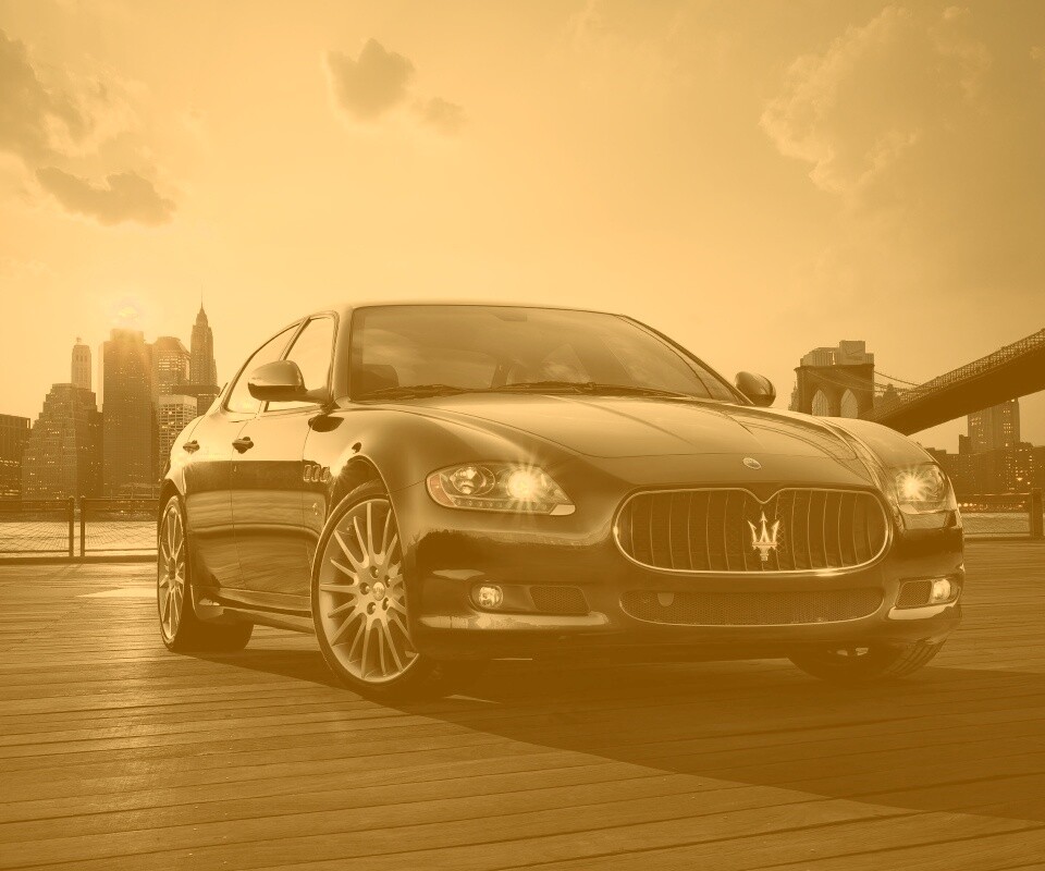 Черная мазерати на пирсе обои