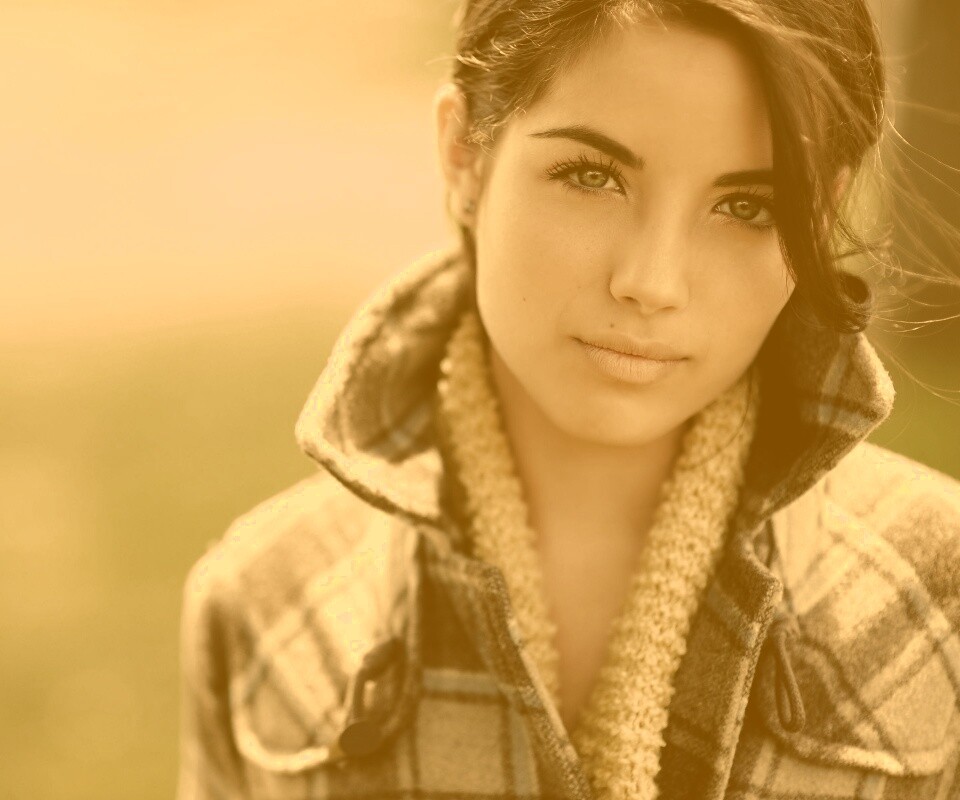 Красивая молодая девушка обои