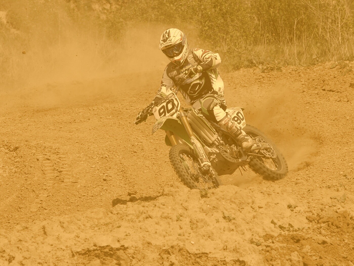 На мототреке обои