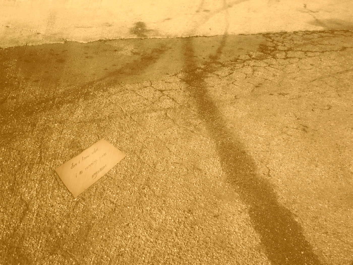 Записка на асфальте обои