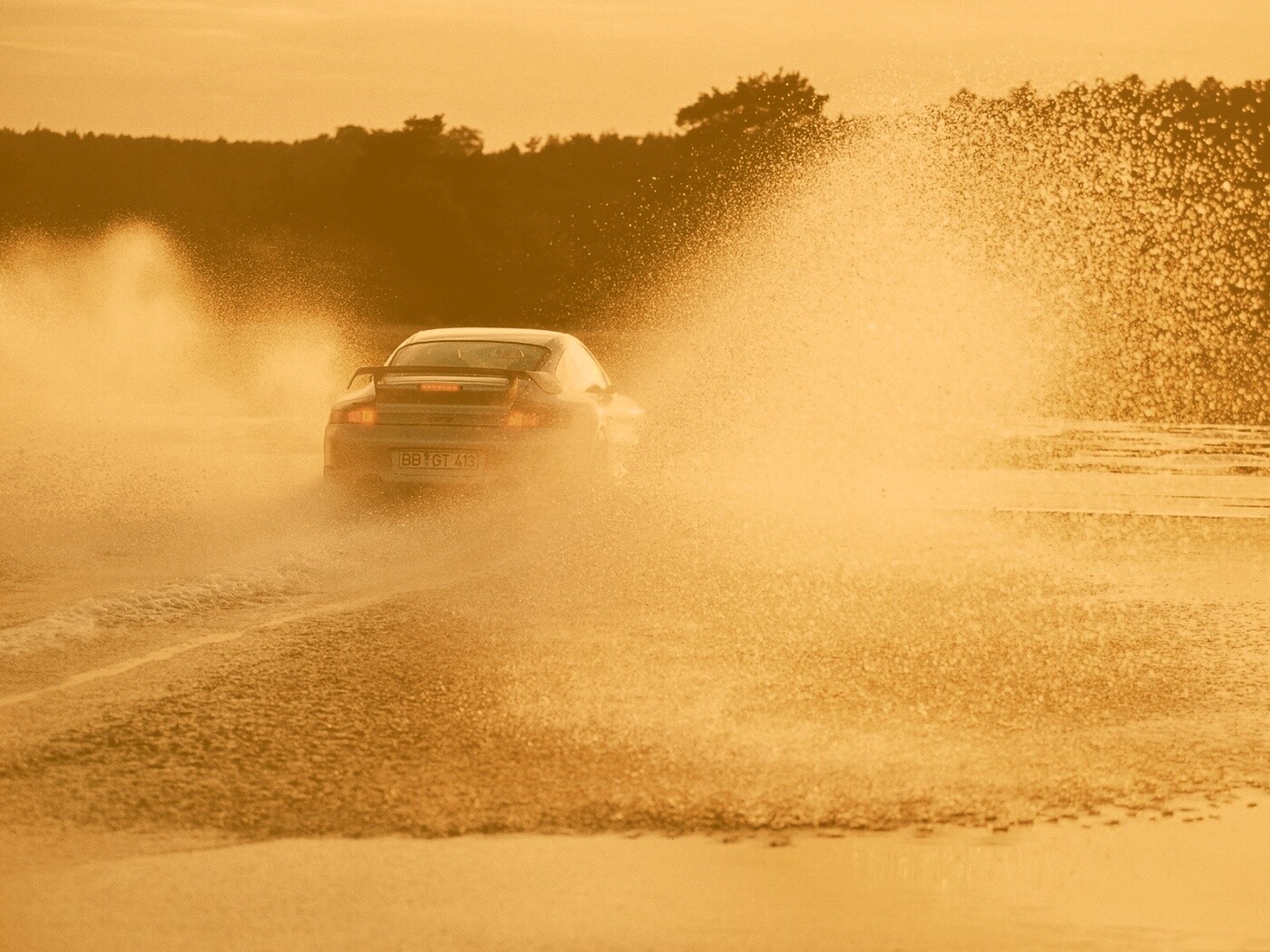 Брызги из под колес обои