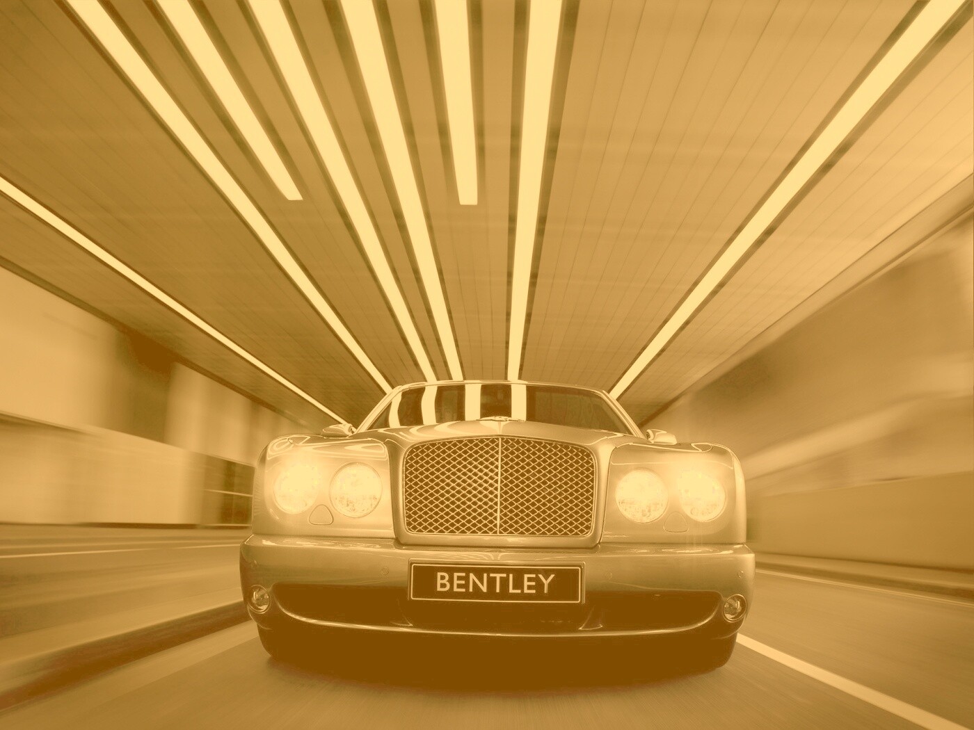 Бентли в тоннеле обои