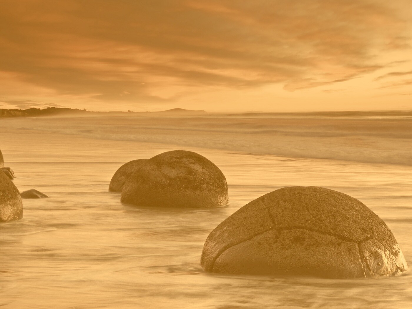 Камни в морском прибое обои