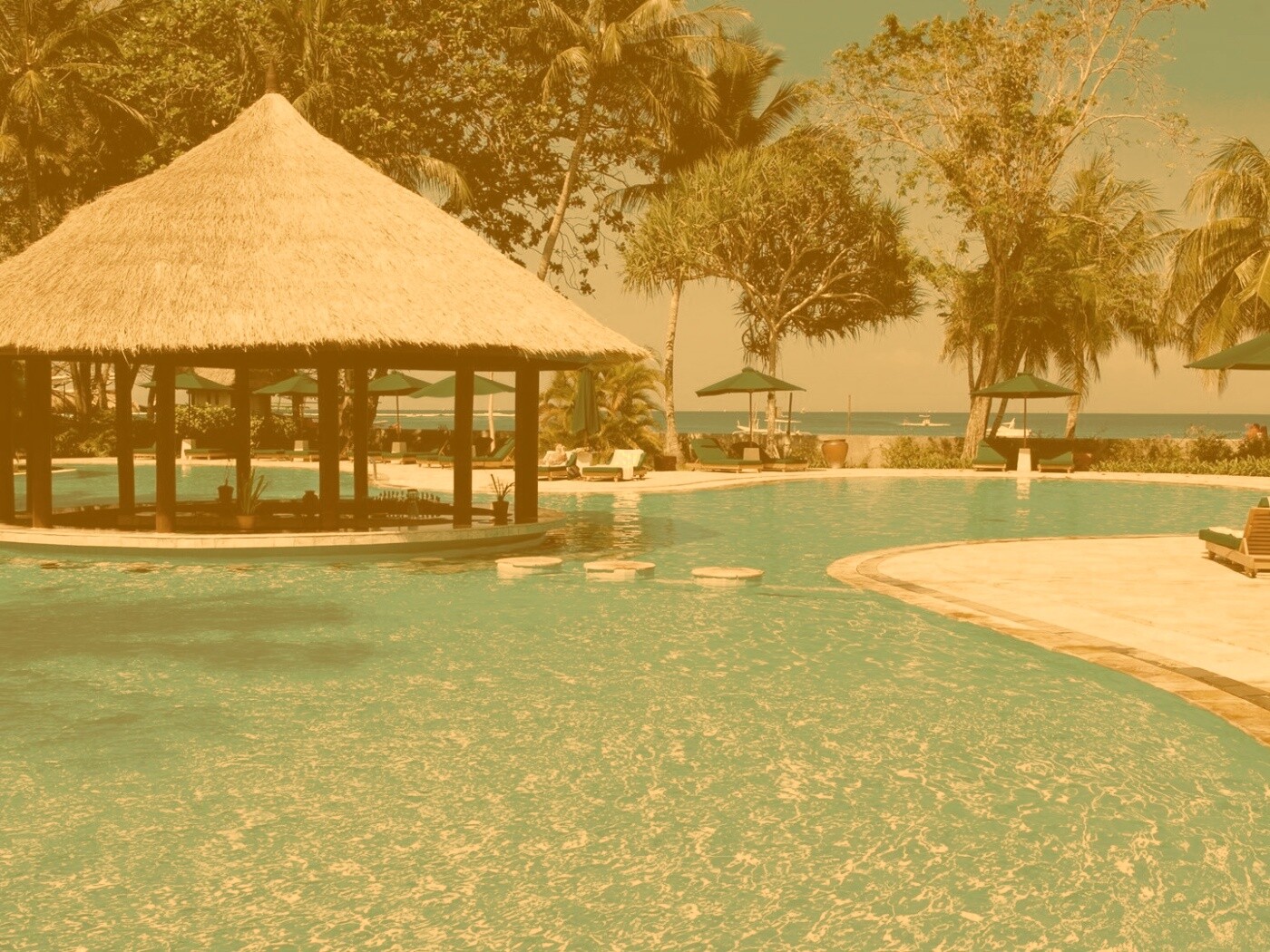 Бассейн отеля обои