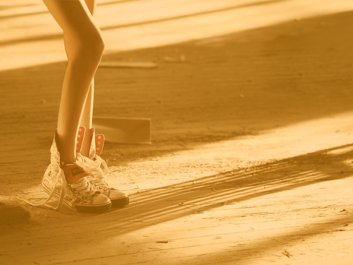 Ножки в кедах обои