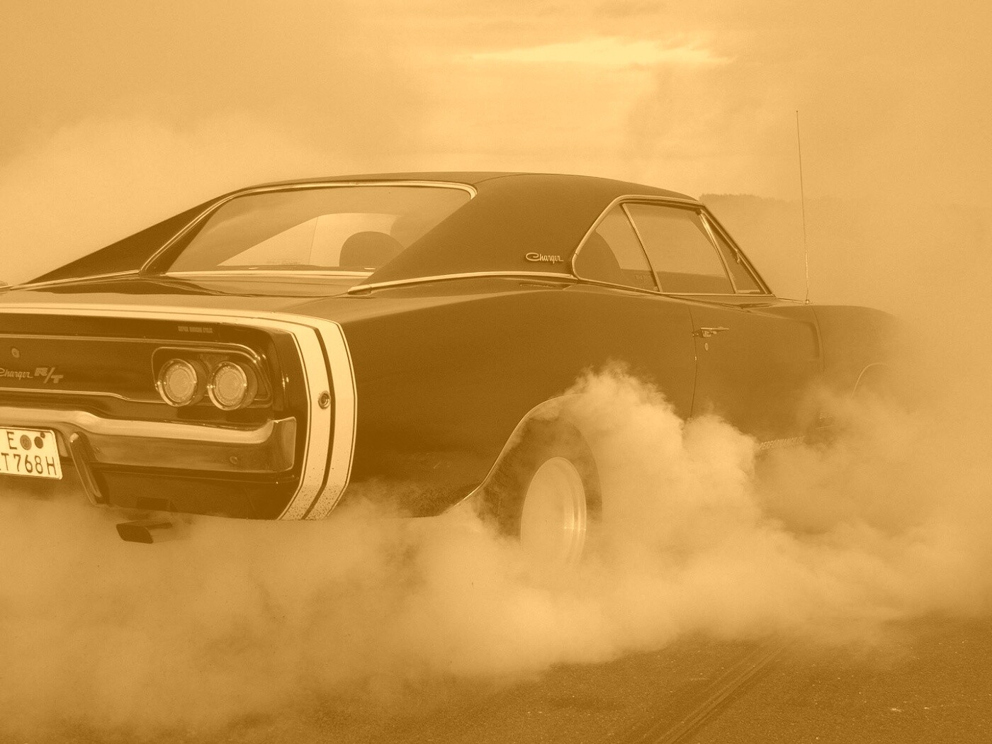 Додж Чарджер жжет резину обои