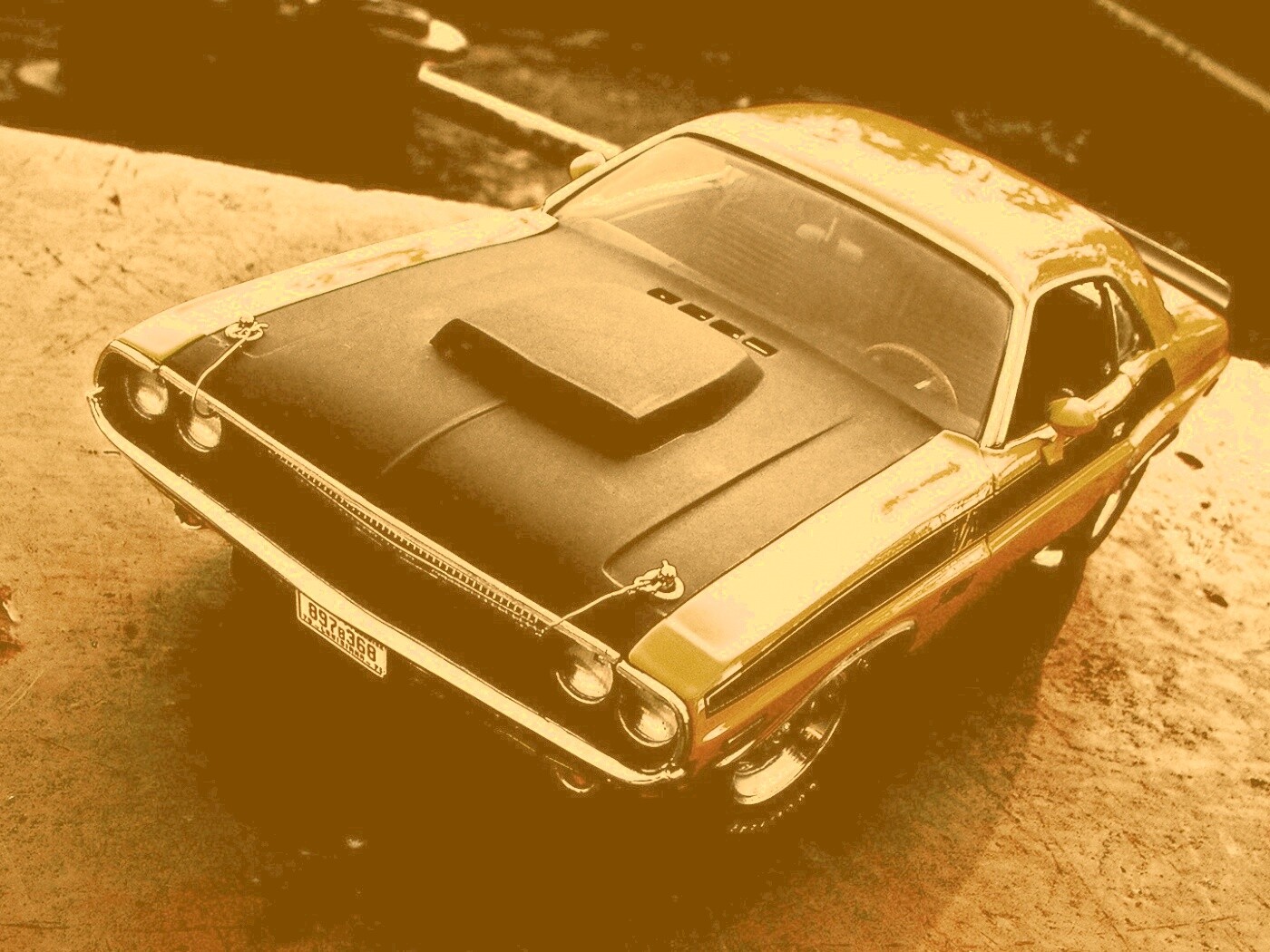 Додж на  каменистой поверхности обои