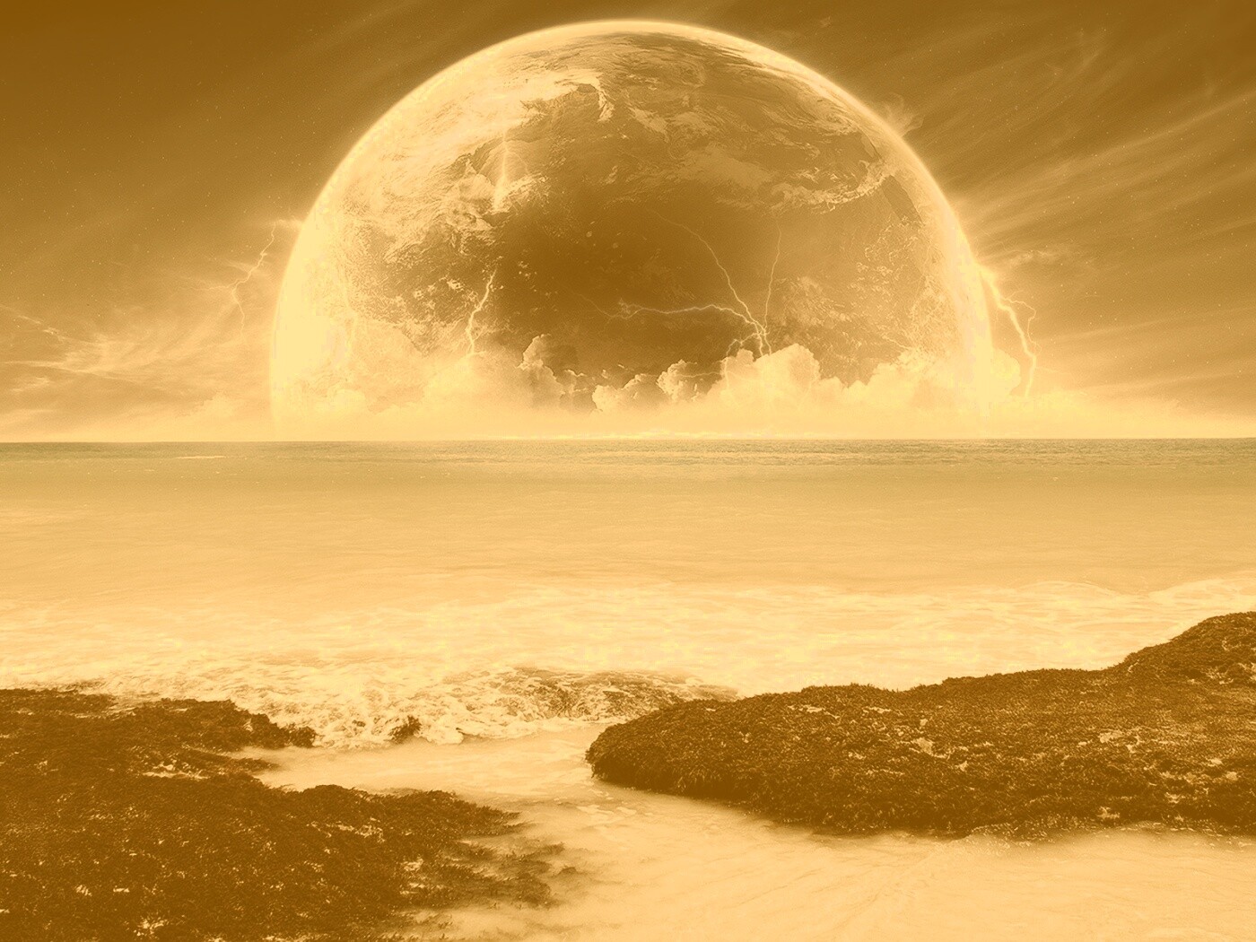 Огромная луна над океаном обои